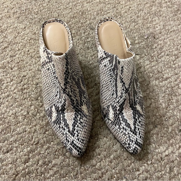 Able Handmade Leather Snakeskin Rojas Stacked Heel Mules - Picture 3 of 9